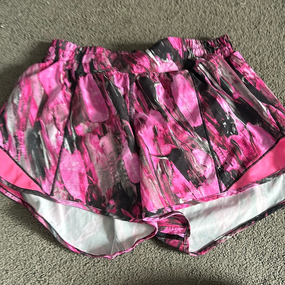 LULULEMON  hot pink running shorts
